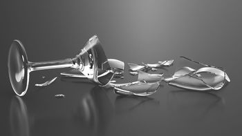 El importante significado de que se rompan los elementos de vidrio en casa El importante significado de que se rompan los elementos de vidrio en casa