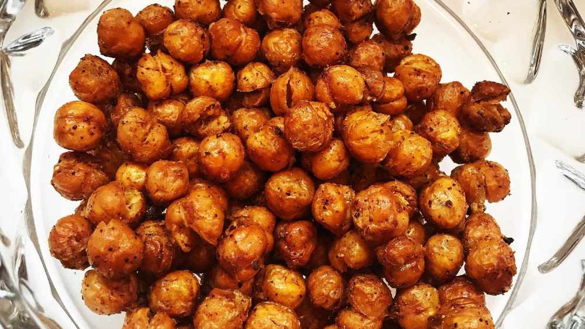Los garbanzos crujientes son un snack saludable para incluir en la dieta. Los garbanzos crujientes son un snack saludable para incluir en la dieta.