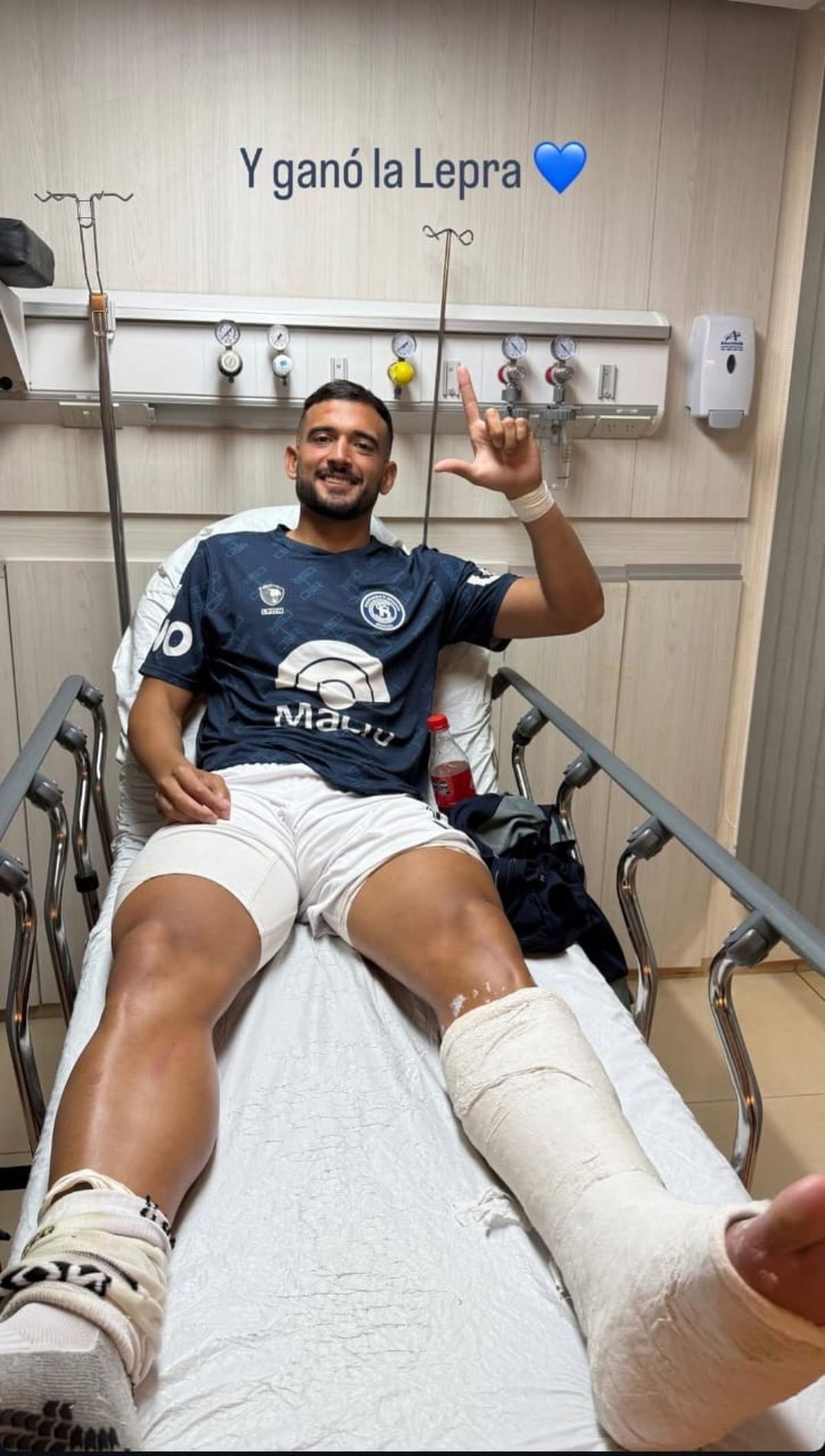 Pipe apareció sonriente y enyesado en las redes. Pipe apareció sonriente y enyesado en las redes.