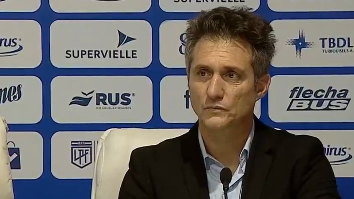 Guillermo Barros Schelotto asumió como DT de Vélez y la presentación apareció en el chat en vivo una serie de insultos de Esequiel Barco. ¿Le hackearon la cuenta?