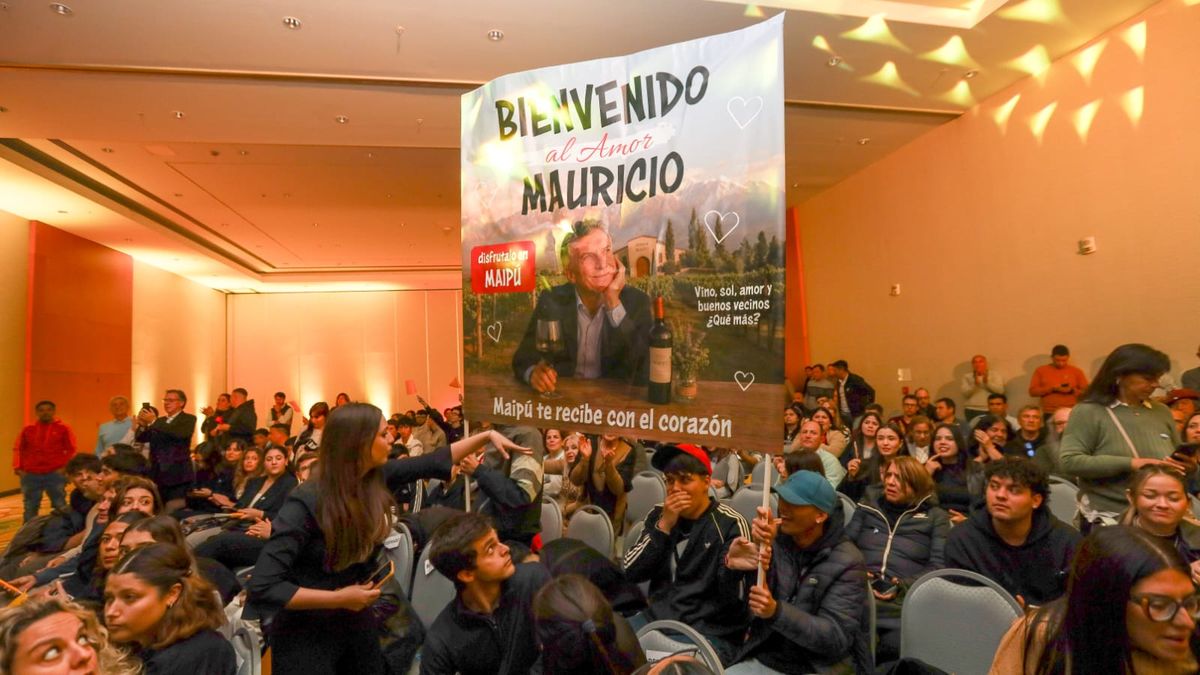 La militancia del PRO mendocino se reunió para recibir a su principal representante, Mauricio Macri. La militancia del PRO mendocino se reunió para recibir a su principal representante, Mauricio Macri.