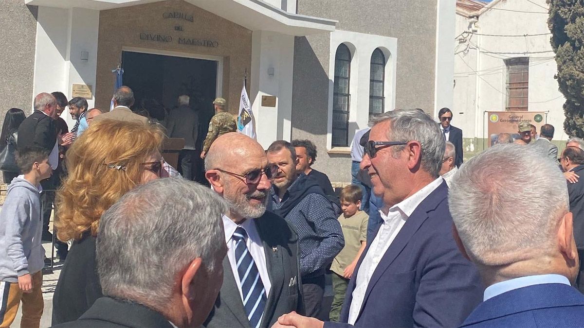 Julio Cobos, exgobernador y egresado de la promoción XXI, también hizo su aporte, generó nexos con la municipalidad de la Ciudad de Mendoza y la de Rivadavia, y participó de la inauguración.