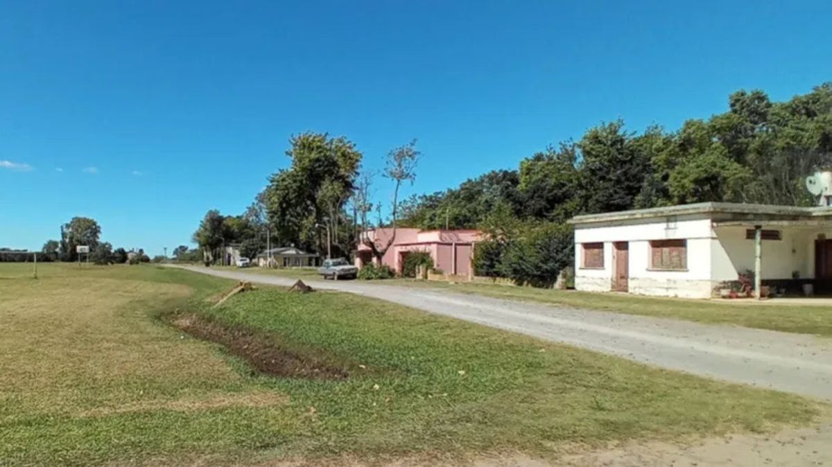 El pueblo que duplica su población los fines de semana gracias a un bodegón