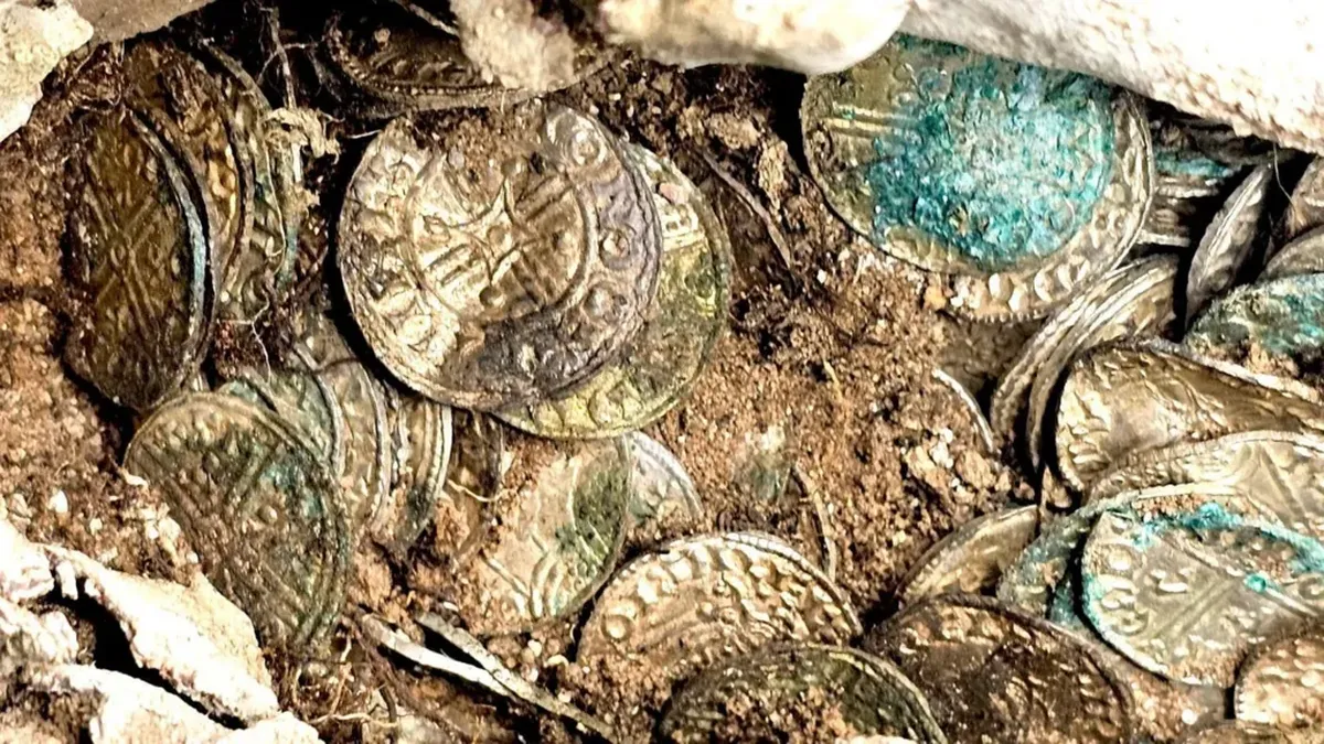 Algunas de las monedas del descubrimiento estaban el muy buenas condiciones. Algunas de las monedas del descubrimiento estaban el muy buenas condiciones.