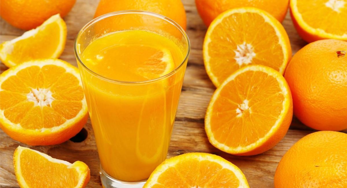 Beneficio de tomar jugo de naranja en ayunas.