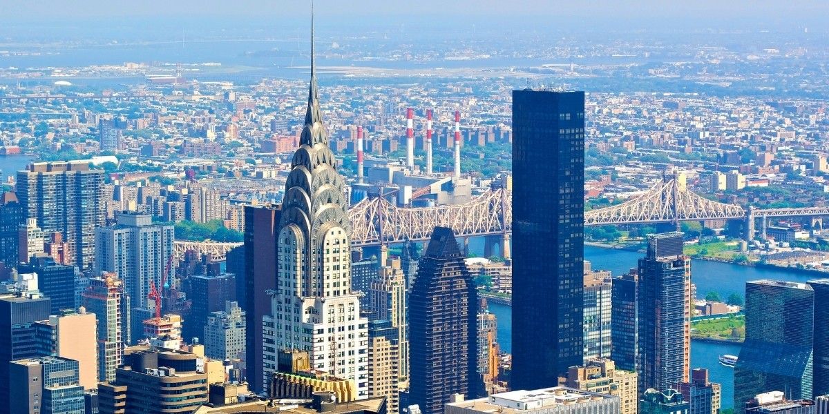 El Edificio Chrysler tiene 77 plantas y 319 metros de altura. El Edificio Chrysler tiene 77 plantas y 319 metros de altura.