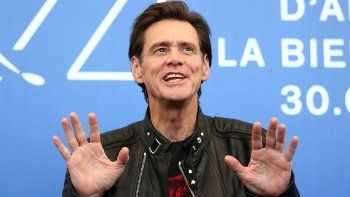 Jim Carrey desafía a Trump con pinturas irreverentes en Twitter
