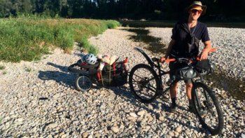 Viajó desde Alemania para recorrer el país en bicicleta: apenás llegó le robaron todo