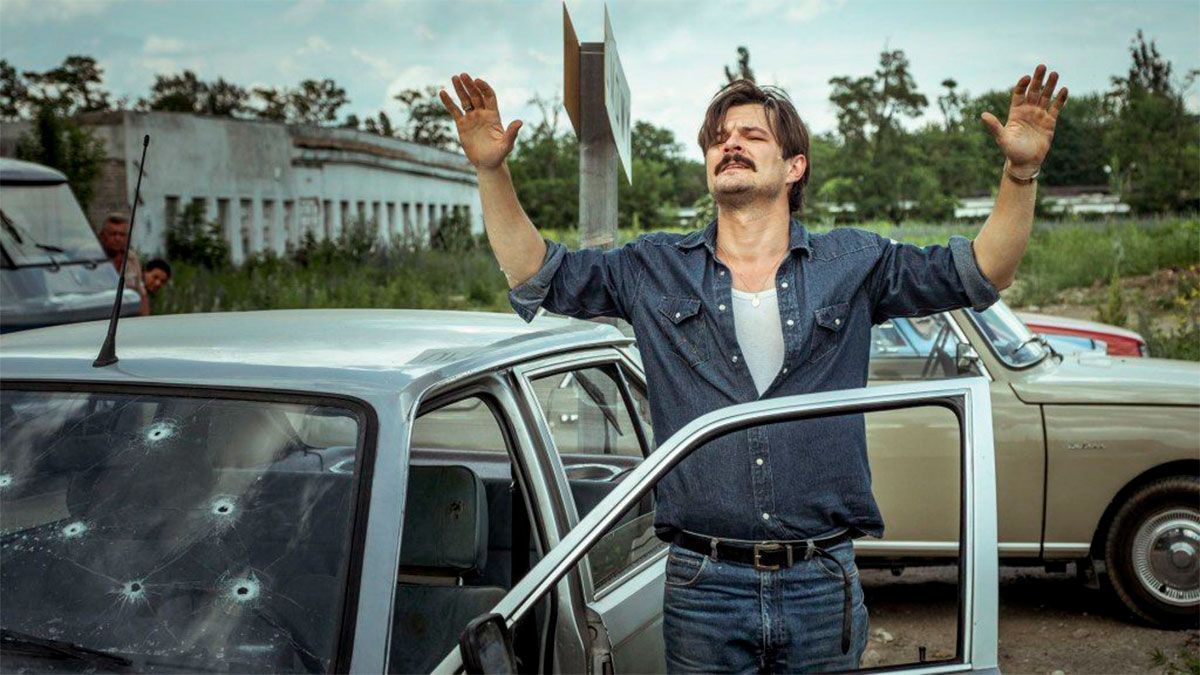 Dawid Ogrodnik ("Ida") interpreta al legendario ladrón polaco Zdzisaw Najmrodzki.