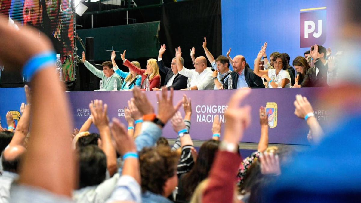 El Partido Justicialista se reunió este viernes en el estadio de Ferrocarril Oeste para celebrar la sesión ordinaria del Congreso Nacional.