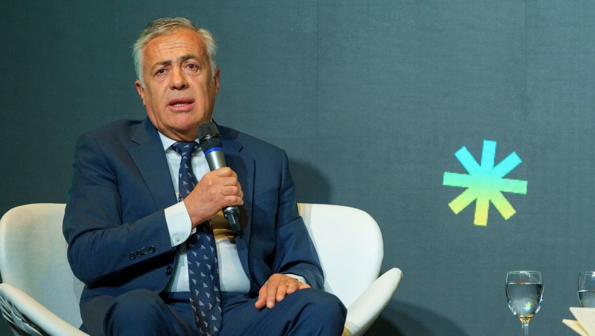 El gobernador de Mendoza anunció la puesta en marcha del segundo parque solar de Genneia.