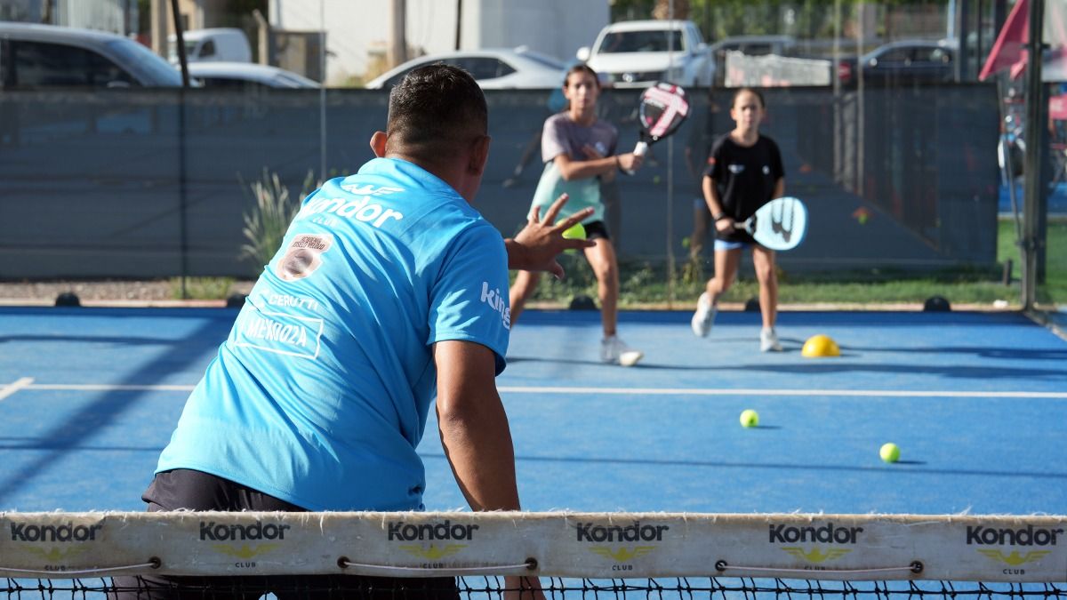 El futuro del pádel se prepara en Mendoza con el Kondor Club y la Academia Joselo Velozo