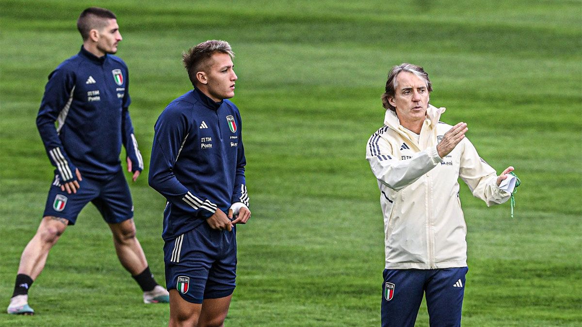 Mateo Retegui y el técnico de la selección de Italia