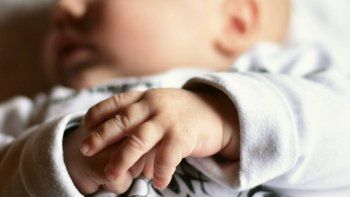Una pareja olvidó a su bebé recién nacido en un taxi tras abandonar el hospital