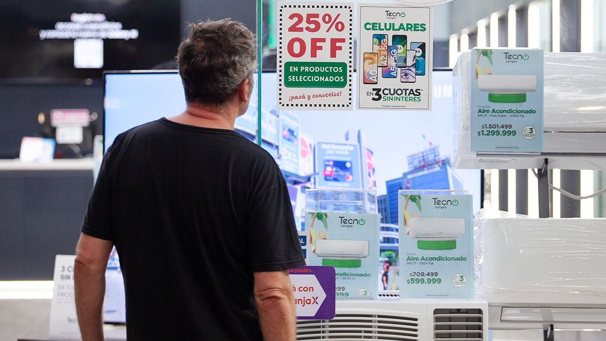 Los rubos de electrodomésticos y mueblería son los más afectados en las ventas. Los rubos de electrodomésticos y mueblería son los más afectados en las ventas.