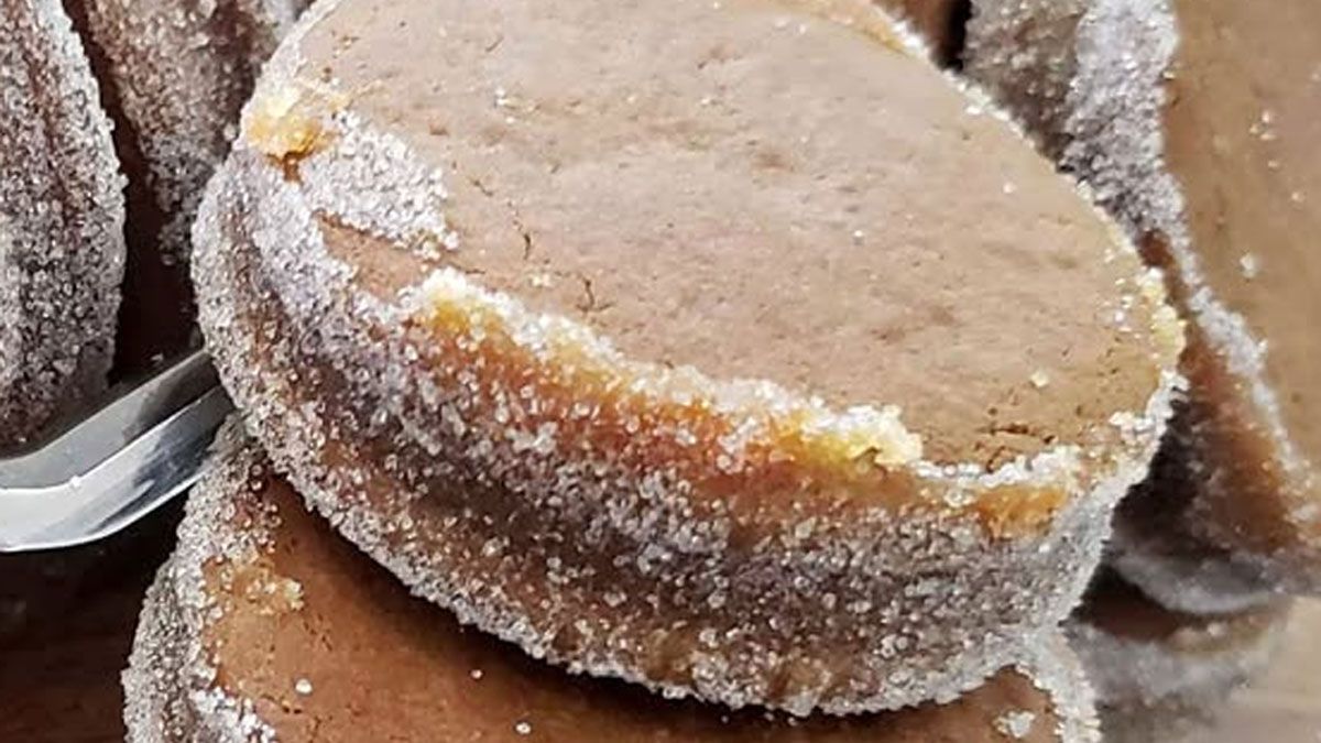 Cómo hacer alfajores de miel artesanales: la receta con masa húmeda y dulce de leche