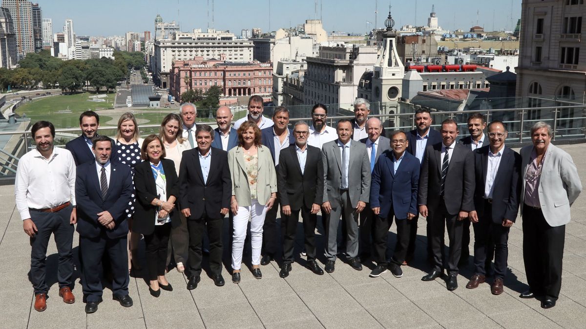 En la reunión de ministros de Salud estuvo Rodolfo Montero, el segundo de la fila de arriba. En la reunión de ministros de Salud estuvo Rodolfo Montero, el segundo de la fila de arriba.