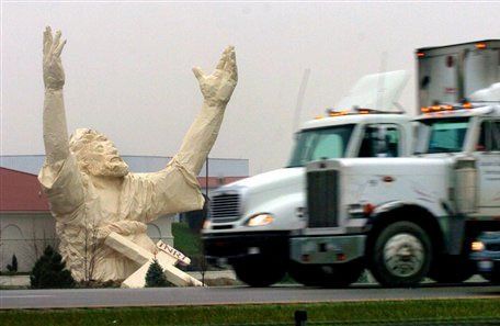 Un rayo destruyó una enorme estatua de Jesús y dicen que fue un “acto de Dios”