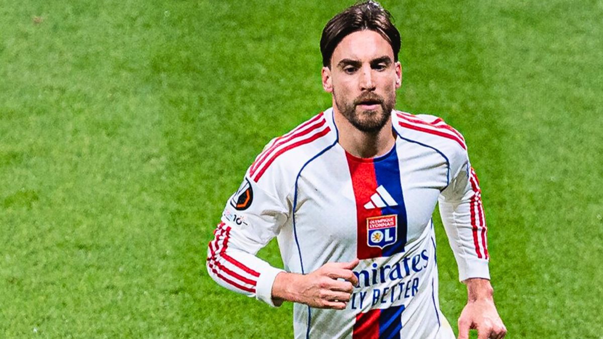 Lyon ganó y sigue puntero en la Europa League, pero preocupa la lesión de Tagliafico