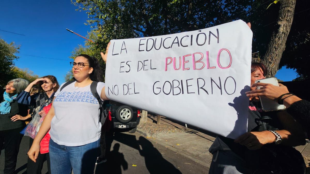 La marcha universitaria que convocó la UNCuyo reunió a más de 40.000 personas.