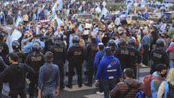 Multitudinario banderazo contra la cuarentena y la reforma judicial en todo el país