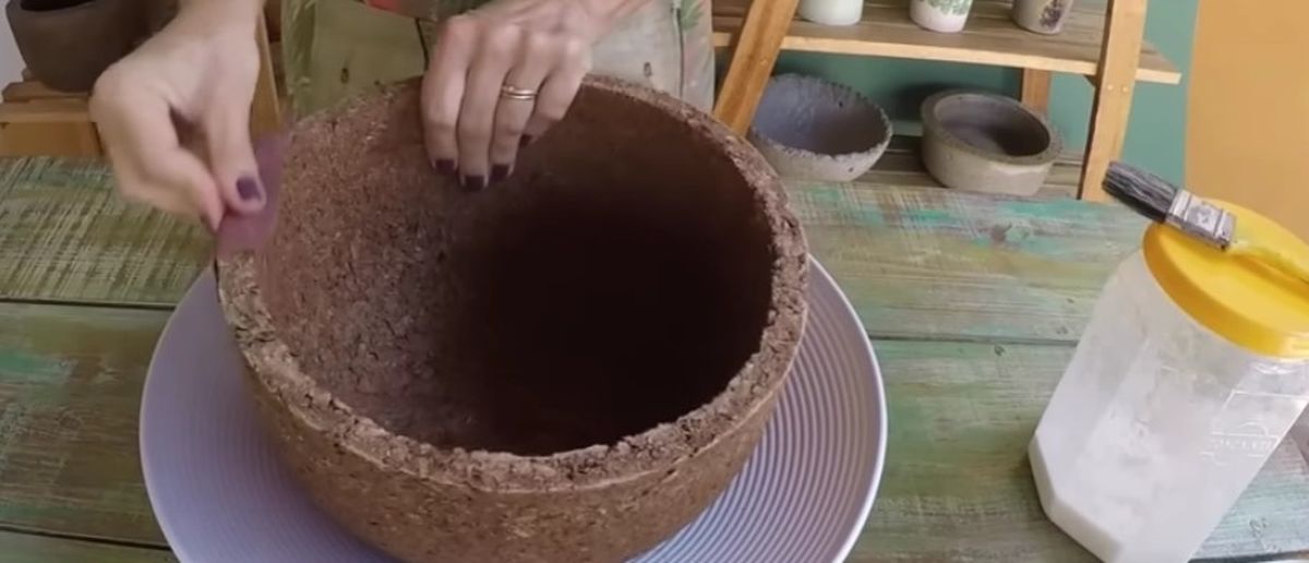 Maceta elaborada con aserrín. Maceta elaborada con aserrín.