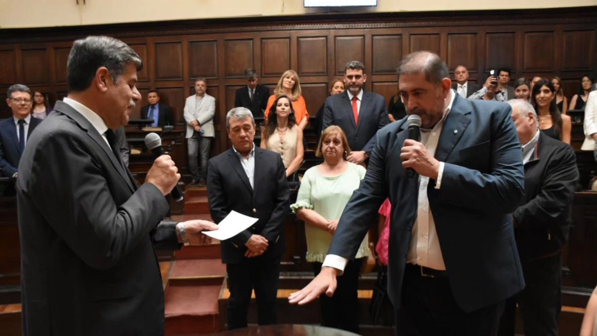 El peronista gutierrino Duilio Pezzutti pasó de diputado a senador. El peronista gutierrino Duilio Pezzutti pasó de diputado a senador.