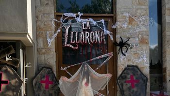 Halloween: la vecina que convirtió su casa en una fiesta para todo el barrio y fue premiada Halloween: la vecina que convirtió su casa en una fiesta para todo el barrio y fue premiada