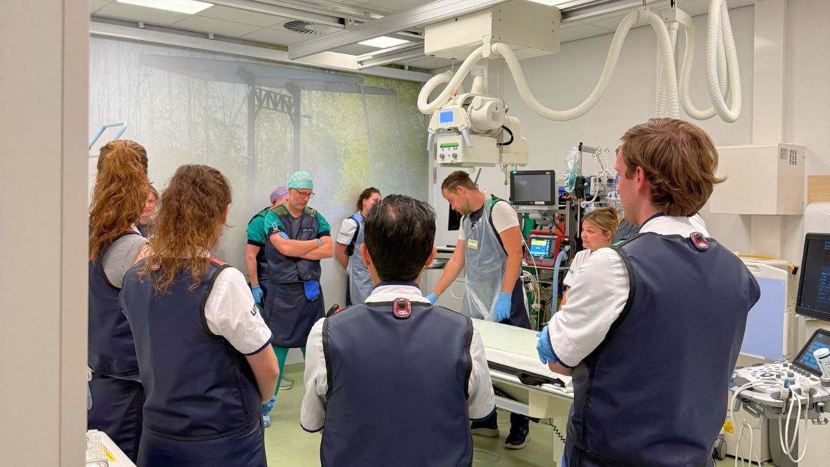 Todos los equipos, incluido el de traumatología, integrado por el mendocino Aguiar, a la espera de un paciente politraumatizado que llegaba en helicóptero. Todos los equipos, incluido el de traumatología, integrado por el mendocino Aguiar, a la espera de un paciente politraumatizado que llegaba en helicóptero.