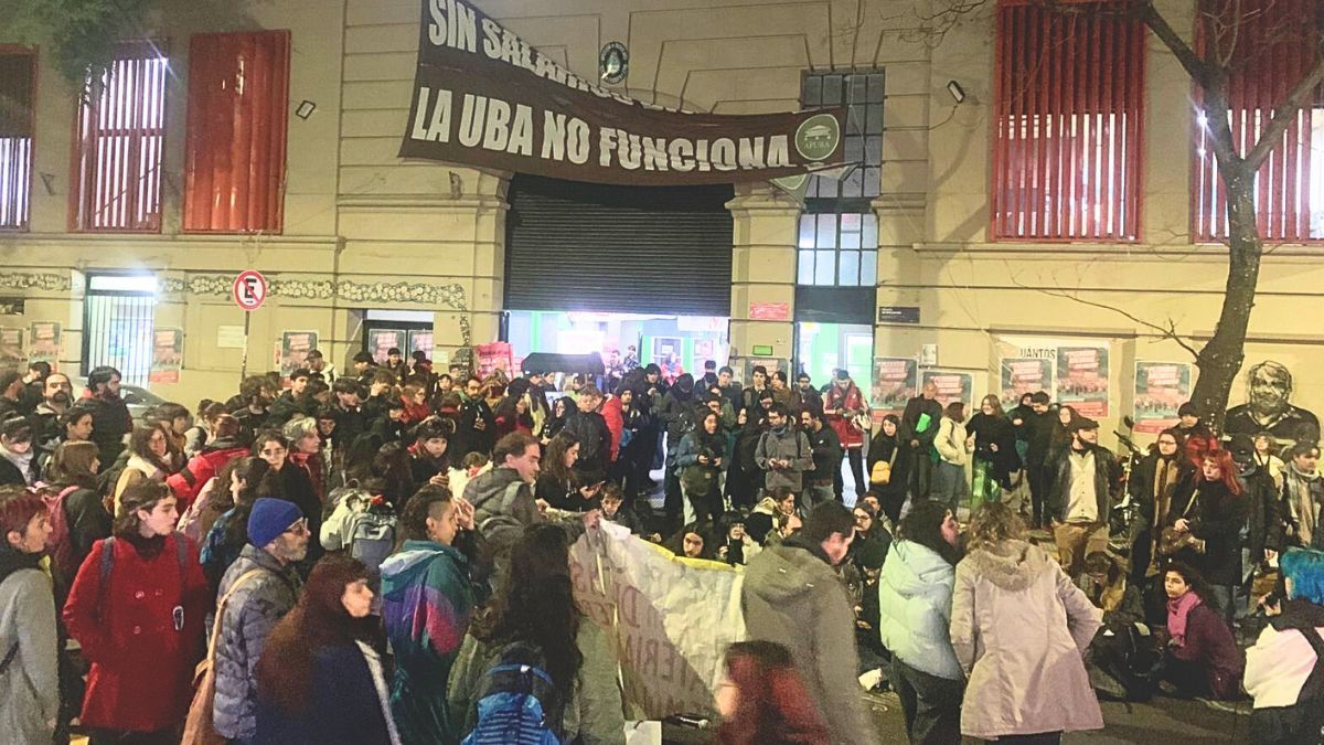 Una de las tomas en la UBA tras el fallo de la Corte contra Cristina Kirchner (foto X).