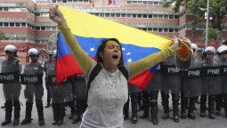 Guaidó exhortó a los militares a romper con Maduro