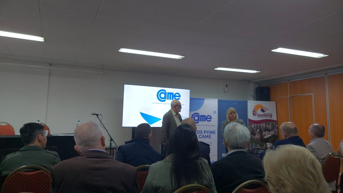 Autoridades de Gendarmería, CAME y Defensa del Consumidor analizaron y debatieron sobre la situación del contrabando y el comercio ilegal Autoridades de Gendarmería, CAME y Defensa del Consumidor analizaron y debatieron sobre la situación del contrabando y el comercio ilegal