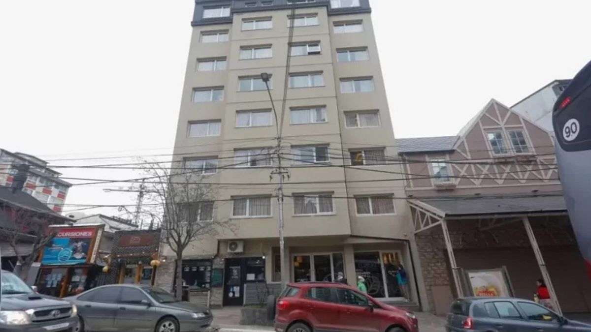 Viaje de egresados: de qué murió el estudiante que cayó de un sexto piso de un hotel en Bariloche