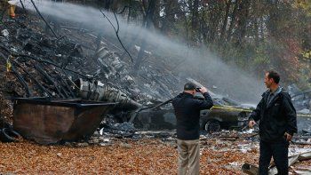 Nueve muertos al caer una avioneta sobre un edificio en Ohio