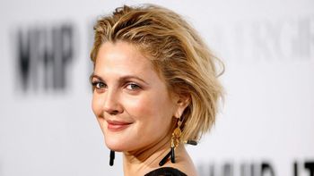 La comedia de Prime Video con Drew Barrymore que dura menos de 2 horas y es un éxito en el mundo