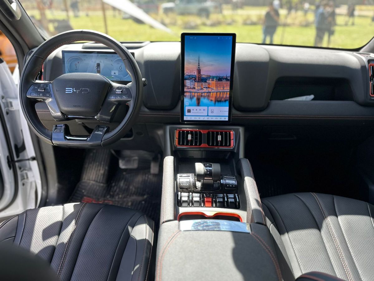 La pantalla de 12,8 pulgadas es algo que destaca en esta pickup.