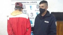El joven llegó en estado de ebriedad a la casa de su esposa,&nbsp; discutió con ella y la agredió, y luego provocó serios destrozos en la vivienda, por lo que al intentar escapar, fue detenido por la policía