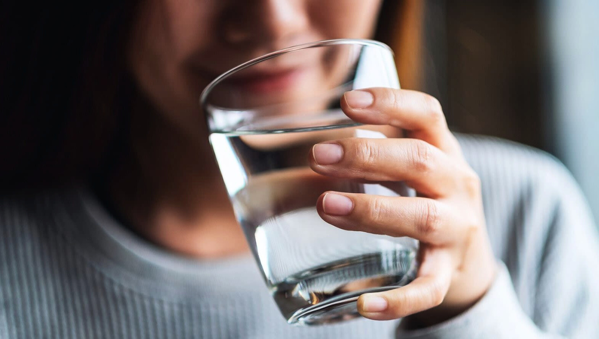 Un descubrimiento científico demostró que el agua no es la bebida más hidratante