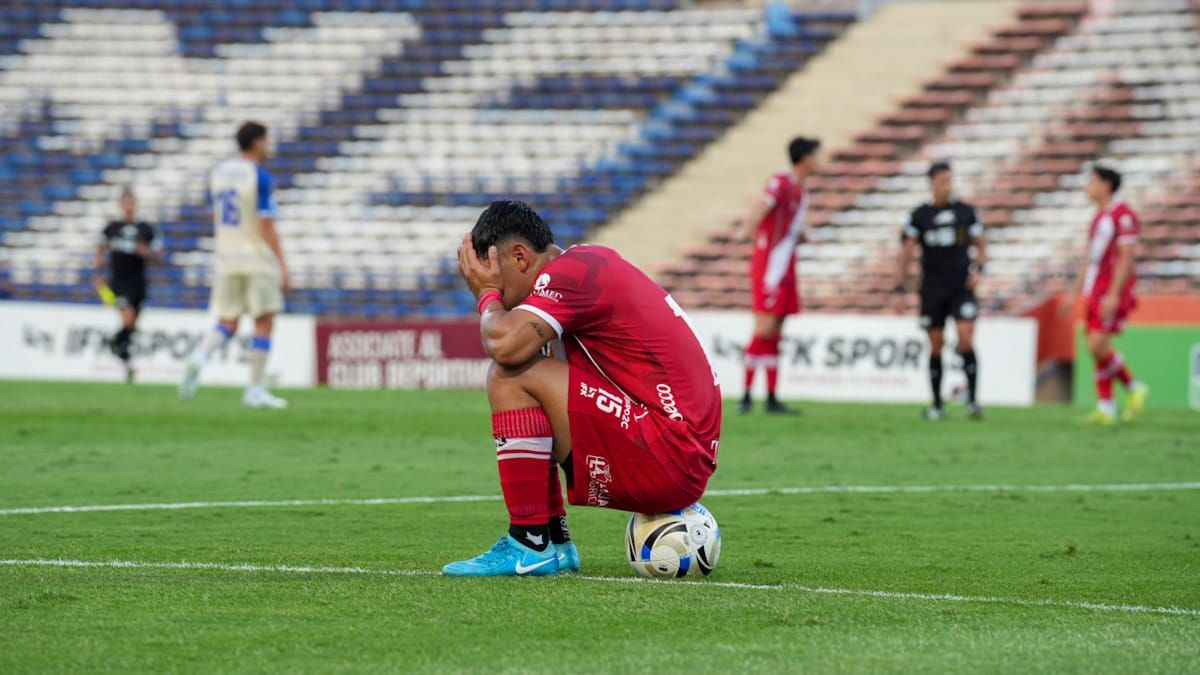 Los jugadores de Maip&uacute; se fueron muy dolidos tras la derrota frente a Godoy Cruz.