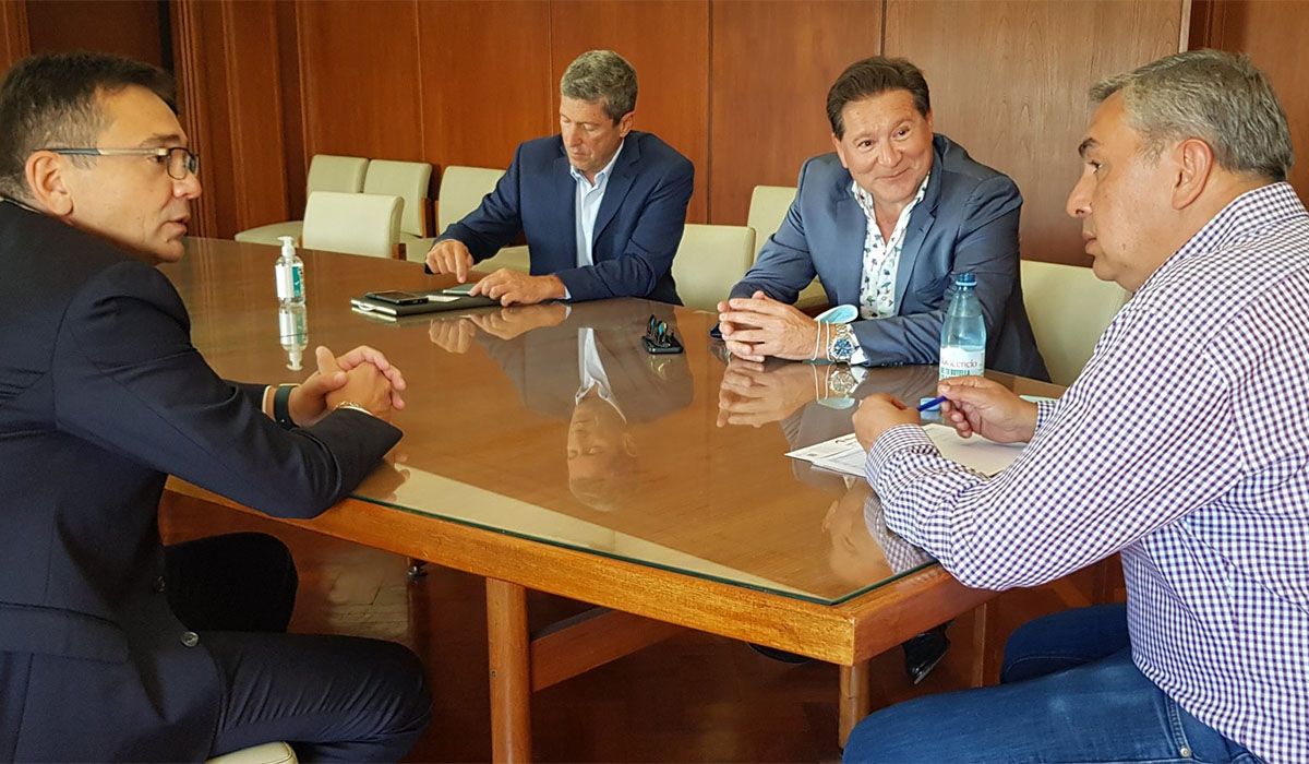 El ministro de Economía, Enrique Vaquié, recibió a los directores del Grupo Metropol y al gerente general de Qnuts.