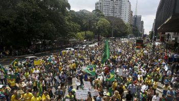 Miles de brasileños protestaron en contra de Rousseff y la corrupción