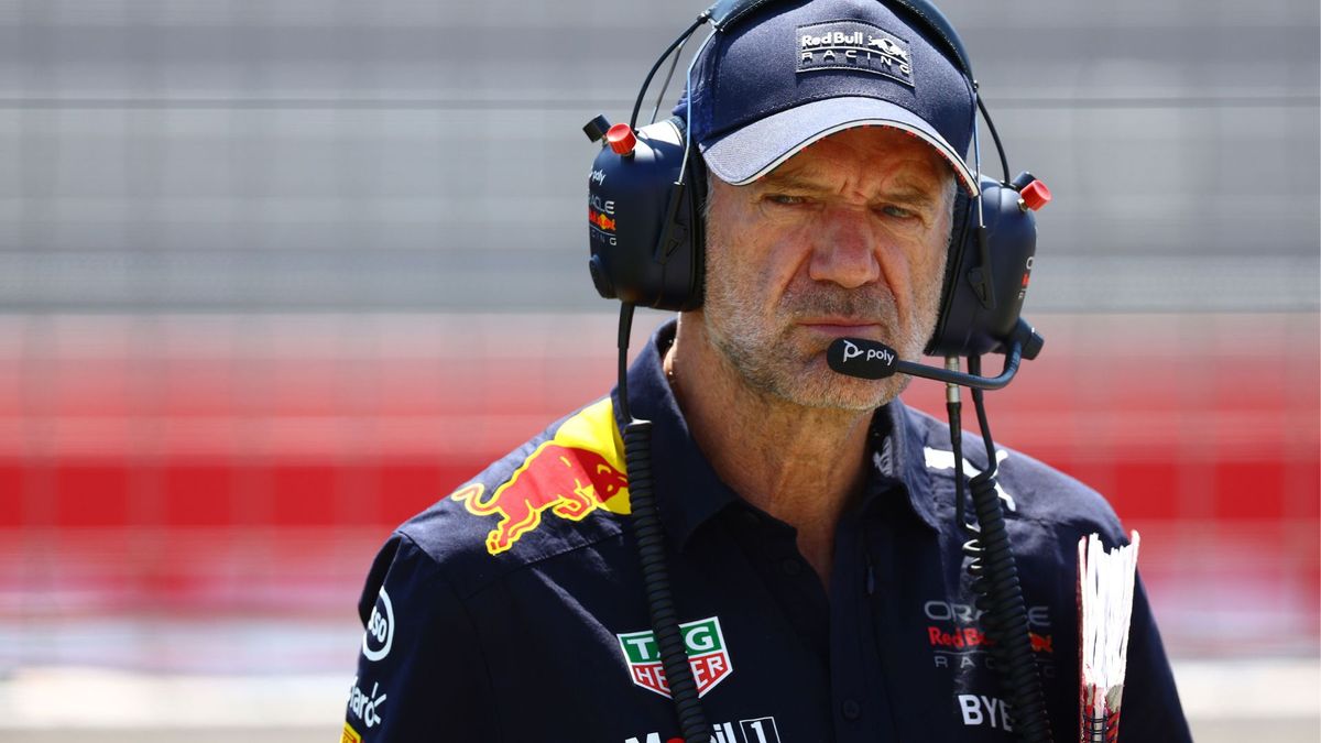El diseñador de Red Bull, Adrian Newey, dejará la escudería. El diseñador de Red Bull, Adrian Newey, dejará la escudería.