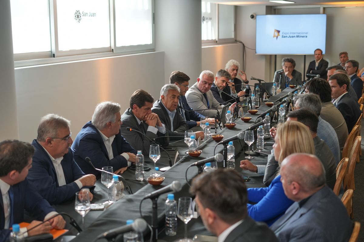 Alfredo Cornejo habló de la minería en Mendoza durante la reunión de la Mesa Federal Minera en la vecina provincia. Alfredo Cornejo habló de la minería en Mendoza durante la reunión de la Mesa Federal Minera en la vecina provincia.