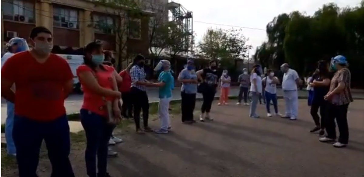 La emotiva despedida a la enfermera del hospital Lagomaggiore.