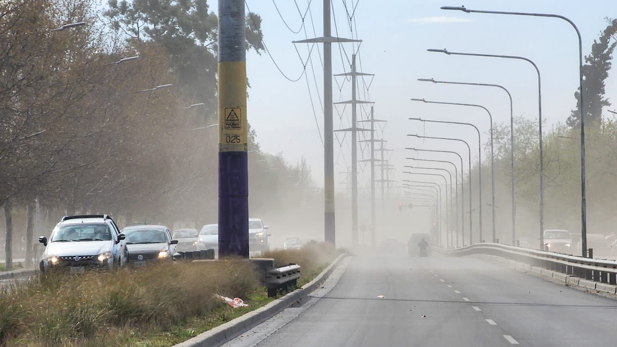 El Servicio Meteorológico Nacional anuncia que Malargüe se verá afectado por viento Zonda con intensidades entre 30 y 40 km/h.