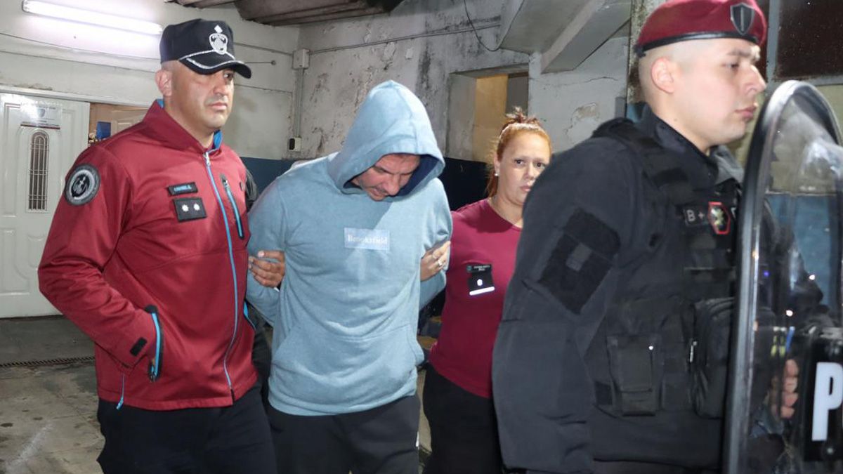 El ex Gran Hermano Marcelo Corazza, imputado por corrupción de menores, deberá usar con tobillera electrónica y no podrá salir del país El ex Gran Hermano Marcelo Corazza, imputado por corrupción de menores, deberá usar con tobillera electrónica y no podrá salir del país