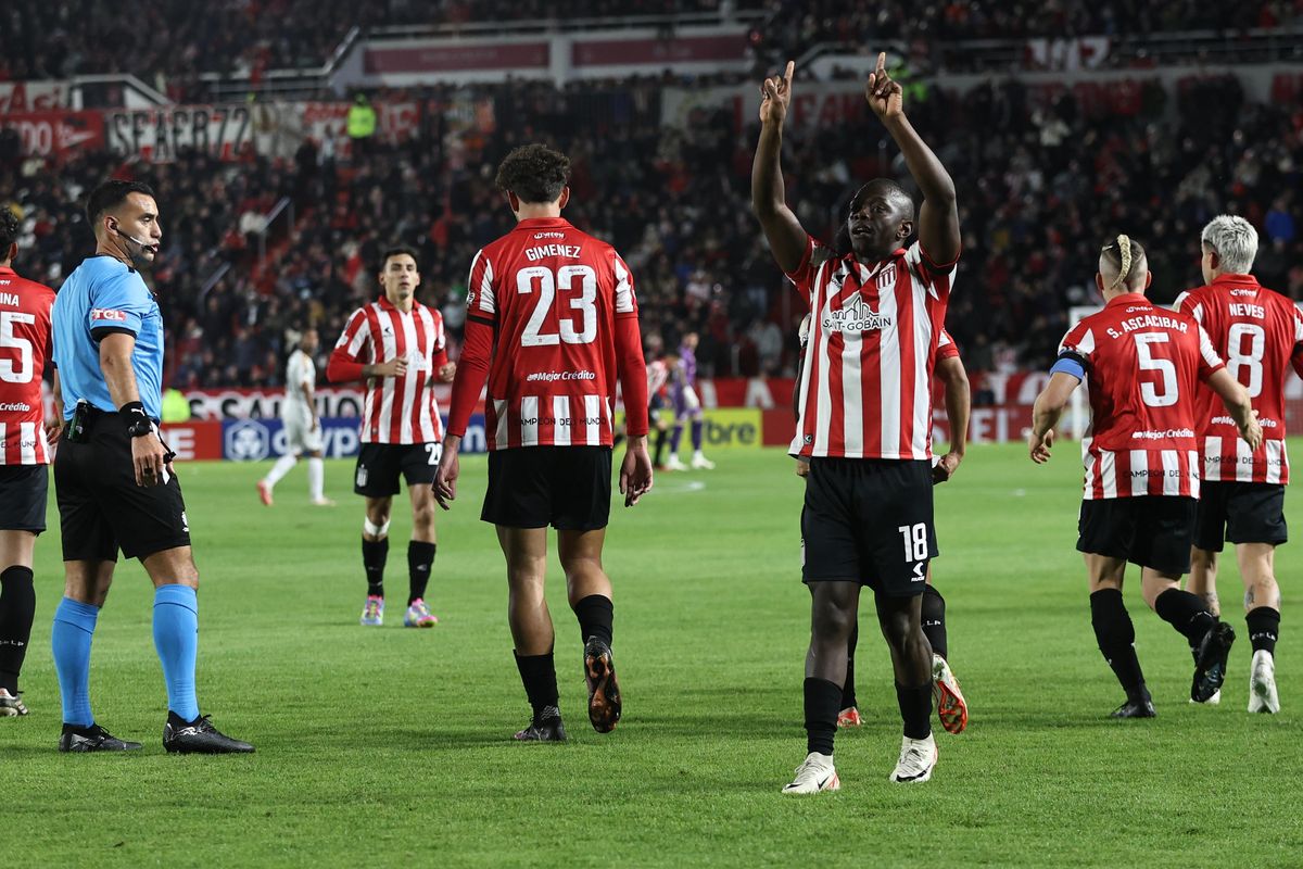 Estudiantes ganó y se clasificó primero.