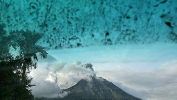 Temor por la reactivación de un volcán en Indonesia