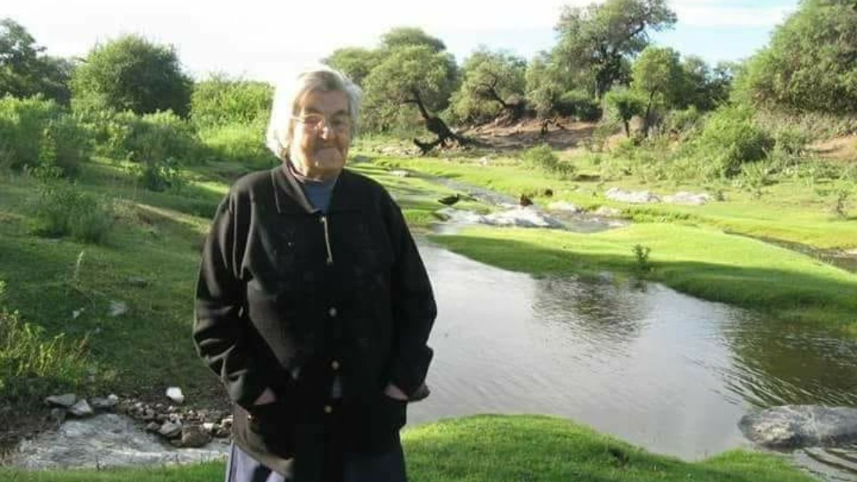 María Fista Izaguirre, visitando su tierra natal, San Luis, aunque fue en San José donde vivió lo mejor de su larga vida -102 años-, donde sembró amor y lo puedo cosechar, luego a manos llenas, antes de partir este viernes.
