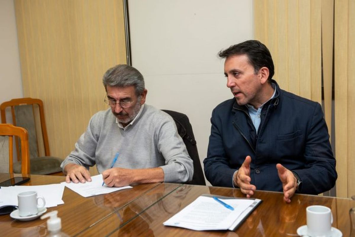 El intendente de Rivadavia, Ricardo Mansur, acordó obras de infraestructura escolar con el ministro Tadeo García Zalazar. El intendente de Rivadavia, Ricardo Mansur, acordó obras de infraestructura escolar con el ministro Tadeo García Zalazar.